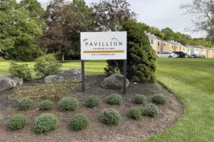 29 Scarborough Ln, Wappingers Falls, NY 12590 - Photo 2