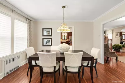30 Astor Place, Williston Park, NY 11596 - Photo 8