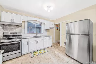 96 Van Cott Avenue, Hempstead, NY 11550 - Photo 10