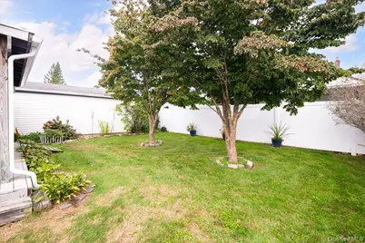 8 Park Circle N, Farmingdale, NY 11735 - Photo 20
