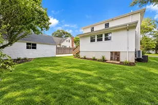 10 Grace Ct, Islip, NY 11751 - Photo 2