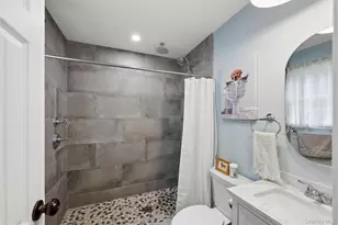 10 Grace Ct, Islip, NY 11751 - Photo 14