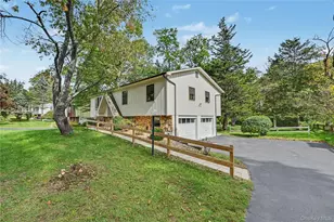 26 Tamarack Hill Dr, Poughkeepsie, NY 12603 - Photo 2