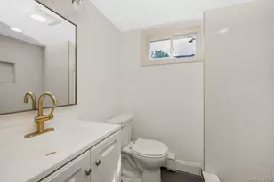 4 Sutton Ct, West Islip, NY 11795 - Photo 14