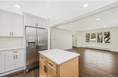 4 Sutton Court, West Islip, NY 11795 - Photo 6