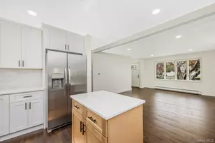 4 Sutton Ct, West Islip, NY 11795 - Photo 6