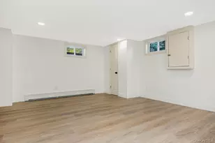 4 Sutton Ct, West Islip, NY 11795 - Photo 12