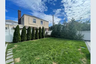 7625 250th Street, Bellerose, NY 11426 - Photo 36