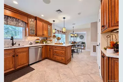 521 Park Avenue, Centereach, NY 11720 - Photo 10