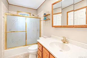 102 Robinson Ave, Medford, NY 11763 - Photo 20