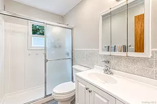 102 Robinson Ave, Medford, NY 11763 - Photo 6