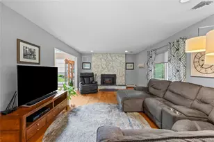 46 Golf Club Cir, Manorville, NY 11949 - Photo 12