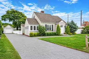 19 Cherry Ave, West Sayville, NY 11796 - Photo 2