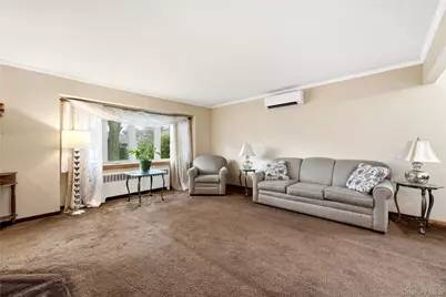 947 White Birch Lane, Wantagh, NY 11793 - Photo 4