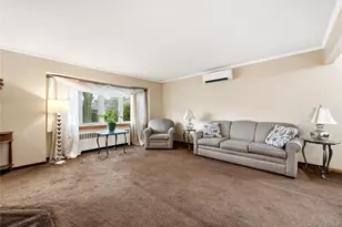 947 White Birch Ln, Wantagh, NY 11793 - Photo 4
