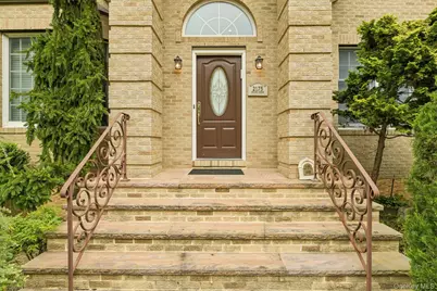 2175 Helene Avenue, Merrick, NY 11566 - Photo 4