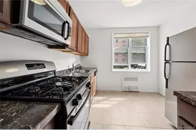 636 N Terrace Avenue #2B, Fleetwood, NY 10552 - Photo 4