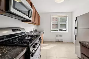 636 N Terrace Ave, Fleetwood, NY 10552 - Photo 4