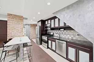 20-10 Hazen St, East Elmhurst, NY 11370 - Photo 18