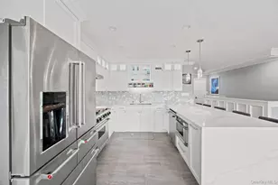 20-10 Hazen St, East Elmhurst, NY 11370 - Photo 6
