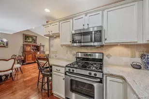 1130 Savoy Dr, Melville, NY 11747 - Photo 18