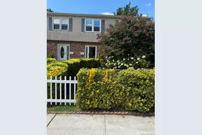 11 Chestnut Street, Glen Cove, NY 11542 - Photo 2