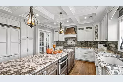 141 Sequams Lane W, West Islip, NY 11795 - Photo 10