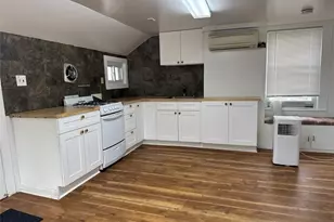 34 Hoffman St, Poughkeepsie, NY 12601 - Photo 2