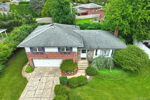 21 Goldfield St, Melville, NY 11747 - Photo 8