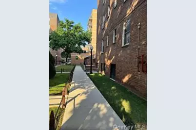 65-15 Yellowstone Blvd #5H, Forest Hills, NY 11375 - Photo 2