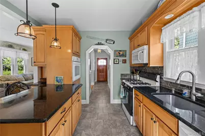 19 Willow Place, Oyster Bay, NY 11771 - Photo 12