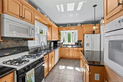 19 Willow Place, Oyster Bay, NY 11771 - Photo 8