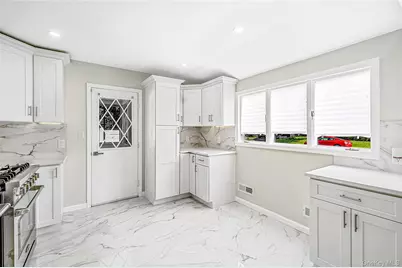 260 W 24th Street, Deer Park, NY 11729 - Photo 12