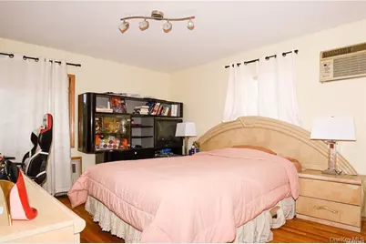 65 Sylvia Lane, Plainview, NY 11803 - Photo 18