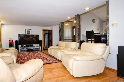 65 Sylvia Lane, Plainview, NY 11803 - Photo 8