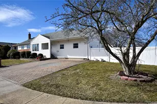 65 Sylvia Ln, Plainview, NY 11803 - Photo 4