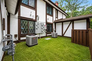 415 Clubhouse Ct, Coram, NY 11727 - Photo 4