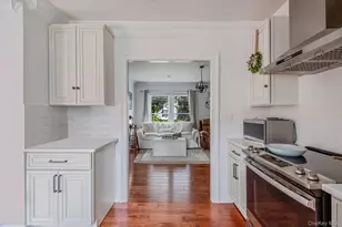 127 Clinton Ave, Patchogue, NY 11772 - Photo 8