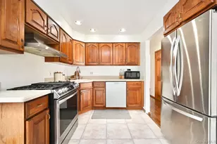 371 N Iowa Ave, Massapequa, NY 11758 - Photo 10