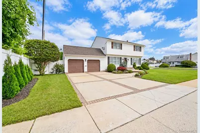 371 N Iowa Avenue, Massapequa, NY 11758 - Photo 2