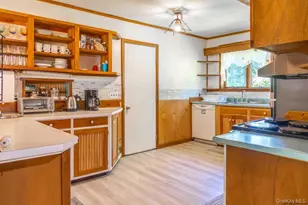 70 Brigham Ln, Lake Katrine, NY 12449 - Photo 2