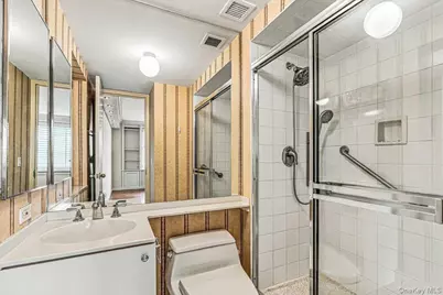 100 Hilton Avenue #806, Garden City, NY 11530 - Photo 16