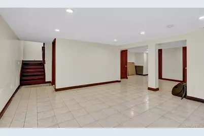 300 Ellen Place, Jericho, NY 11753 - Photo 12