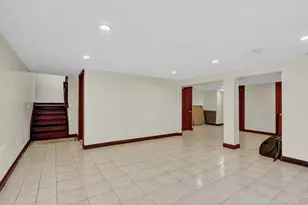 300 Ellen Pl, Jericho, NY 11753 - Photo 12