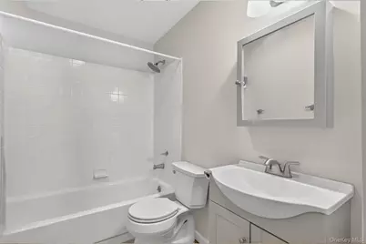 45 Lake Promenade, Ronkonkoma, NY 11779 - Photo 10