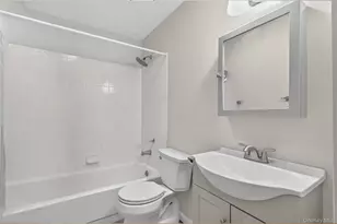 45 Lake Promenade, Ronkonkoma, NY 11779 - Photo 10