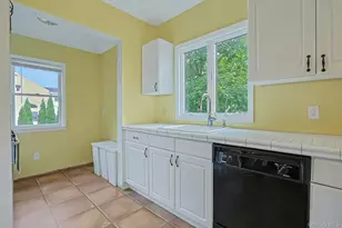 19 Cambridge Street E, Valhalla, NY 10595 - Photo 16