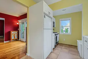 19 Cambridge Street E, Valhalla, NY 10595 - Photo 14