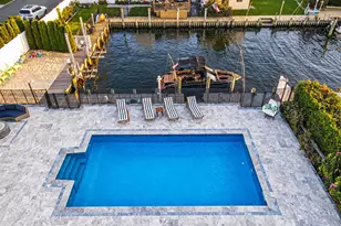 174 Secatogue Ln W, West Islip, NY 11795 - Photo 44