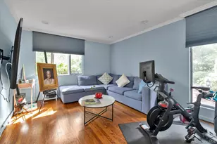 4 Broadlawn Ave, Great Neck, NY 11024 - Photo 18